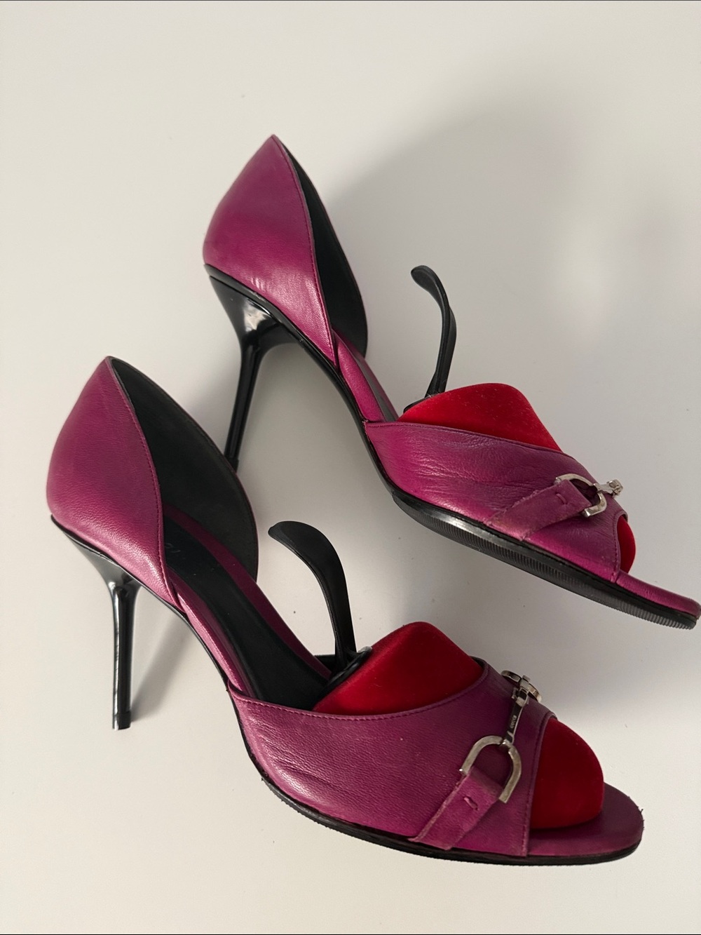 Gucci Open-Toe Heels Plum leather and Horsebit Detail - Picture 2 of 8
